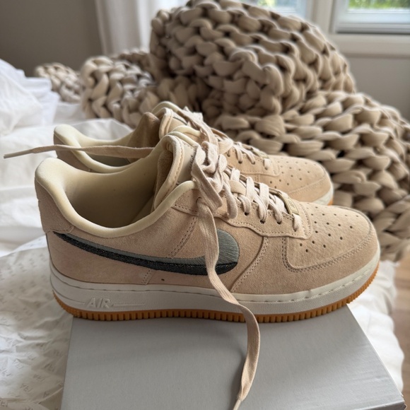 Nike Women’s Air Force 1 ‘07 LX - Picture 3 of 6